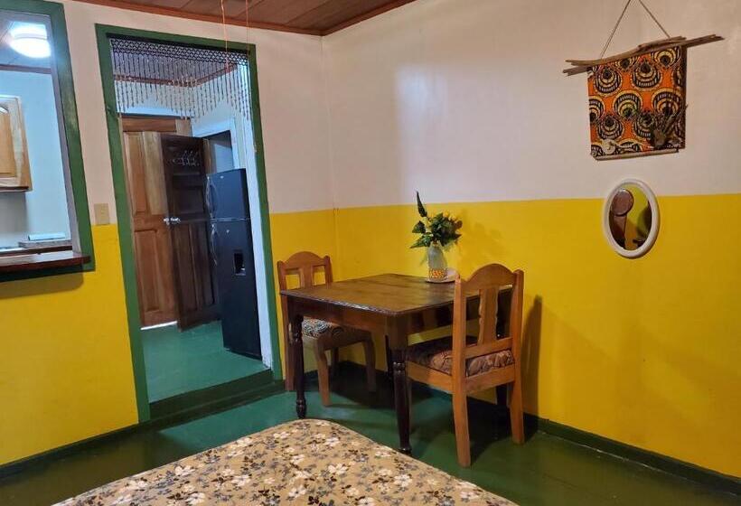 Studio Standard, Bastimentos Hill Guest House