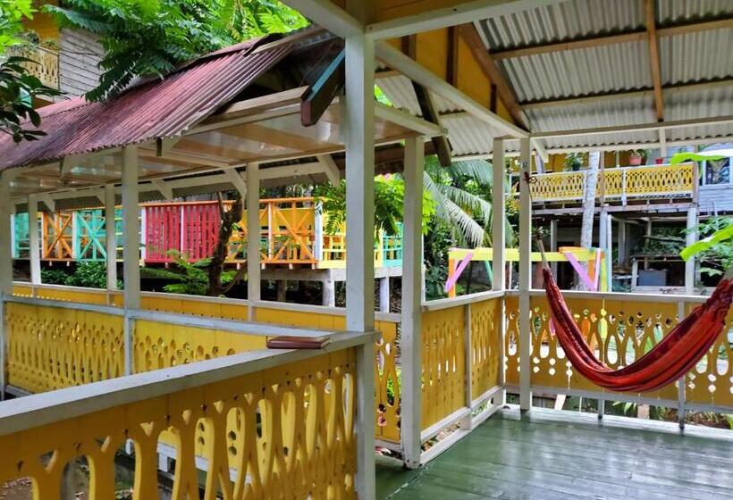 Bungalow Standard, Bastimentos Hill Guest House