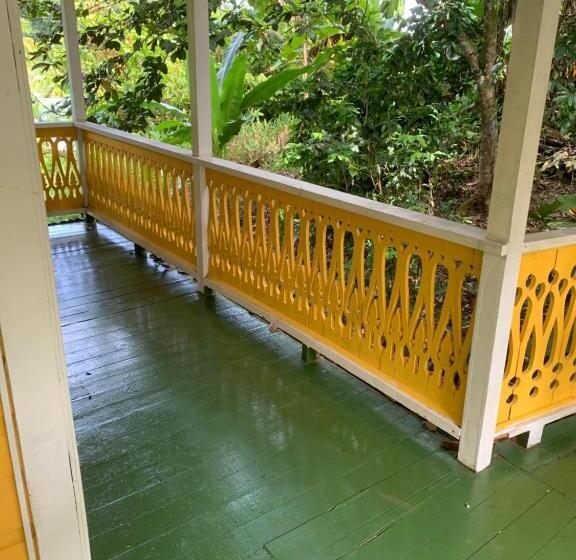 Bungalow Standard, Bastimentos Hill Guest House