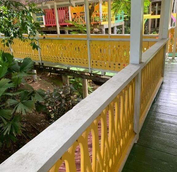 Bungalow Standard, Bastimentos Hill Guest House