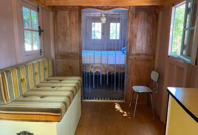 غرفة قياسية, Les Roulottes De Bayama  Logement Insolite Avec Jacuzzi