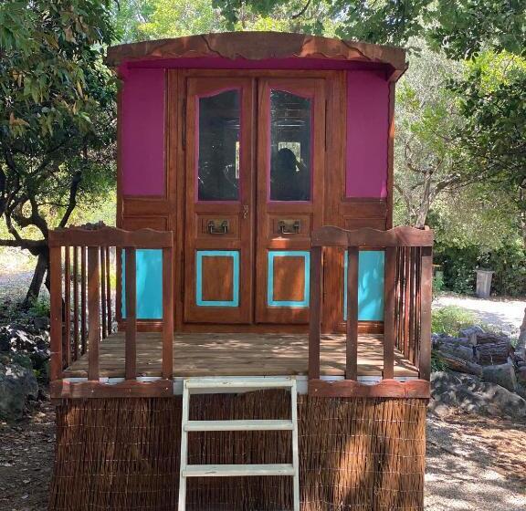 غرفة قياسية, Les Roulottes De Bayama  Logement Insolite Avec Jacuzzi