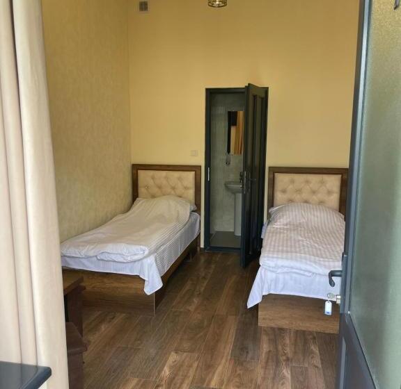 اتاق استاندارد با چشم‌انداز کوهستان, Yolyans