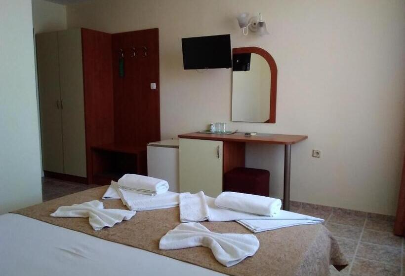 Номер Стандарт с Балконом, Family Hotel Dramchev