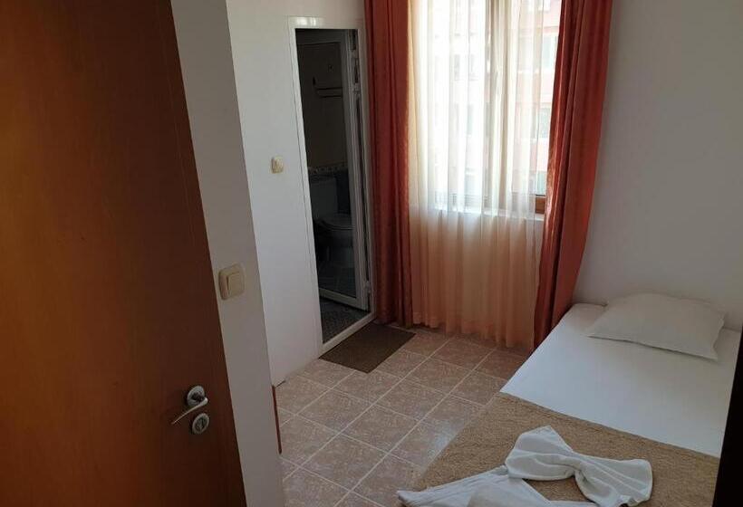 패밀리 룸, Family Hotel Dramchev