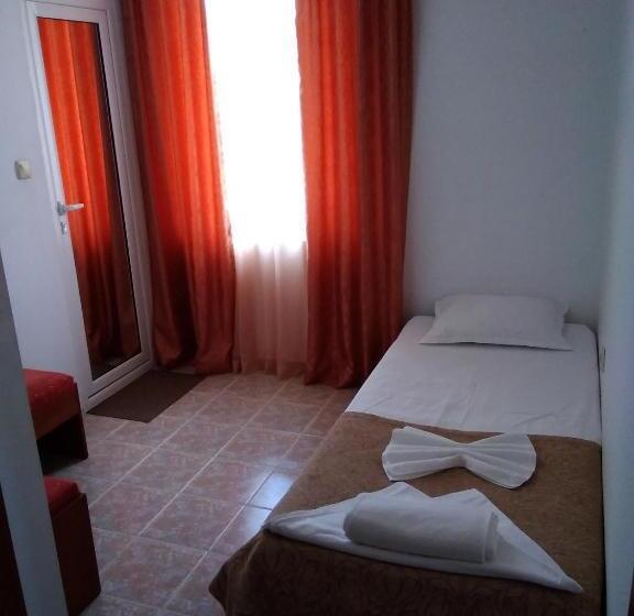 패밀리 룸, Family Hotel Dramchev