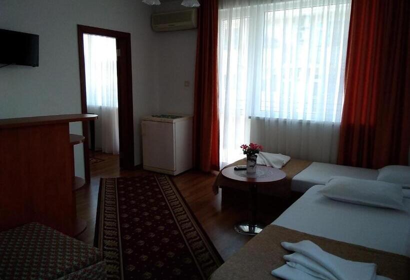 발코니가 있는 4인용 스탠다드 룸, Family Hotel Dramchev