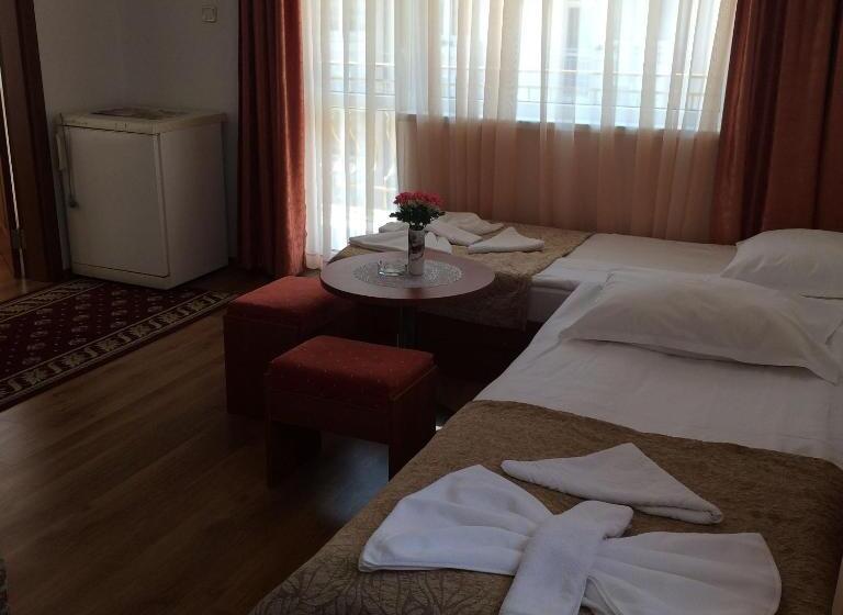 발코니가 있는 4인용 스탠다드 룸, Family Hotel Dramchev