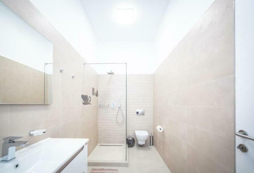 标准间, Resedinta Cina