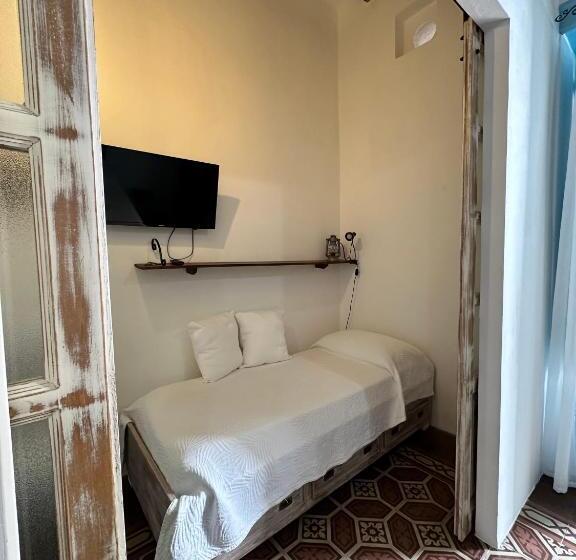 اتاق استاندارد سه نفره, Antica Dimora Santa Marina Salina