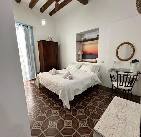 اتاق استاندارد سه نفره, Antica Dimora Santa Marina Salina