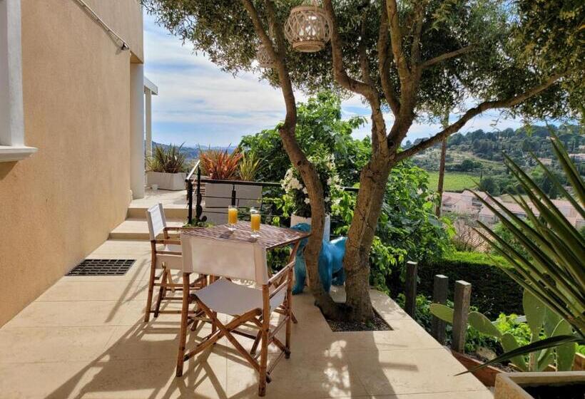 Номер Стандарт Вид на Море, Le Nid Bleu