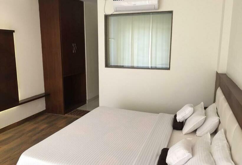 חדר אקונומי, Lotus Grand Akm