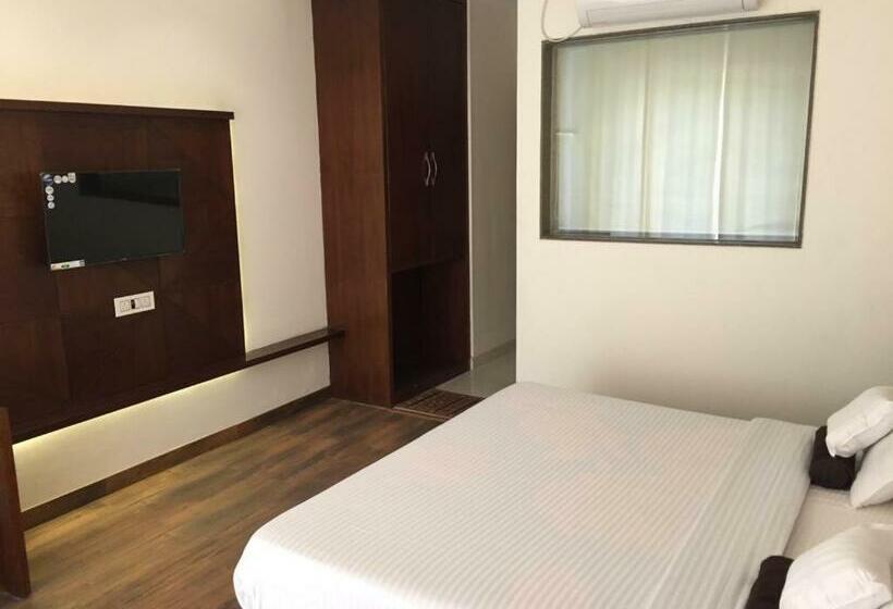 חדר דלוקס, Lotus Grand Akm