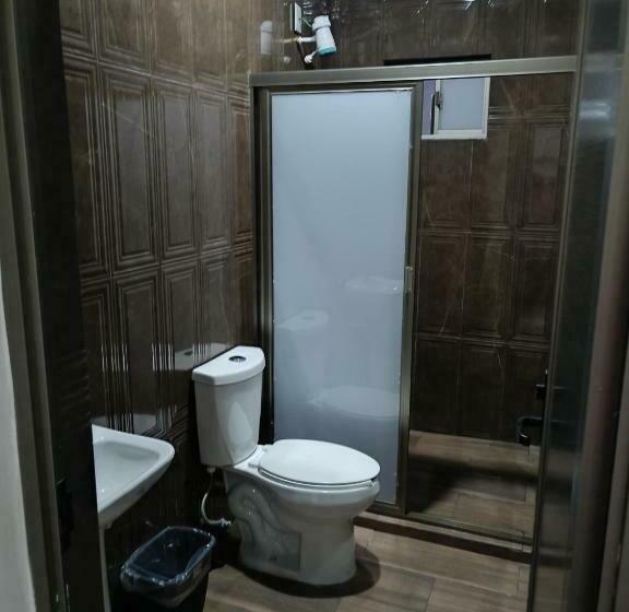 标准三人间, Romo