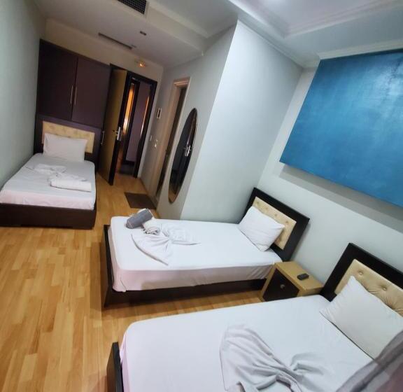 غرفة قياسية ثلاثية مزودة بشرفة, Shehu