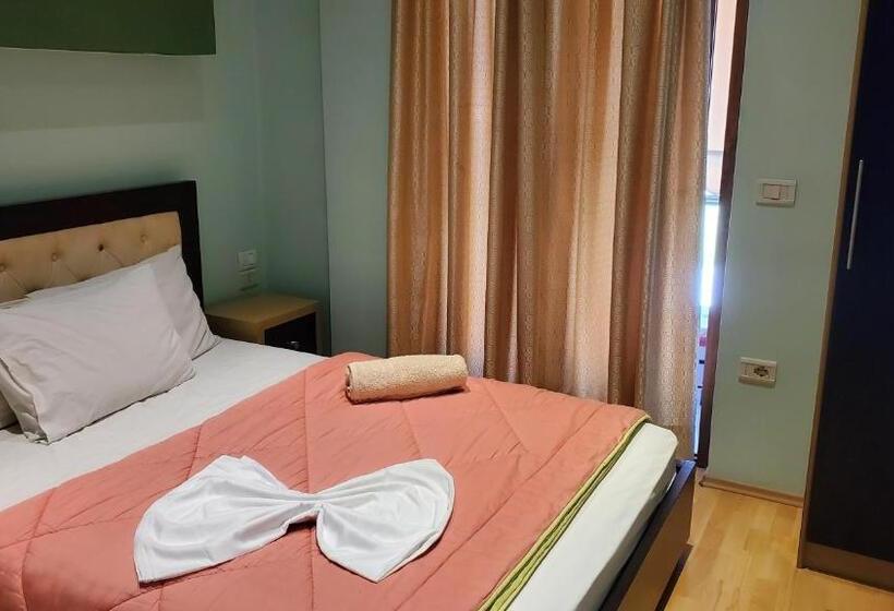 带阳台的豪华间, Shehu