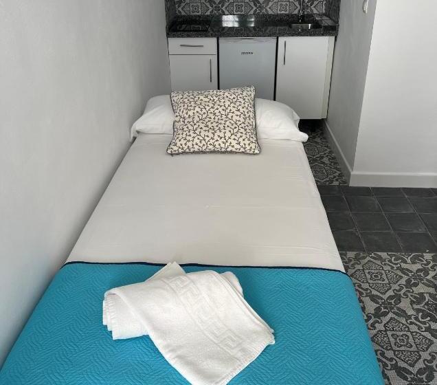 Номер Стандарт Трехместный, Alojamientos Santorini