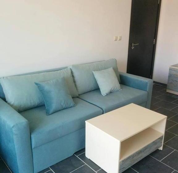 اتاق استاندارد سه نفره, Limani Guest House