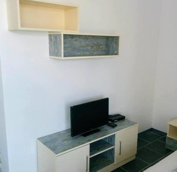 اتاق استاندارد سه نفره, Limani Guest House