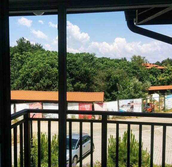 اتاق استاندارد سه نفره, Limani Guest House