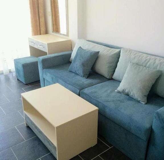 اتاق استاندارد سه نفره, Limani Guest House