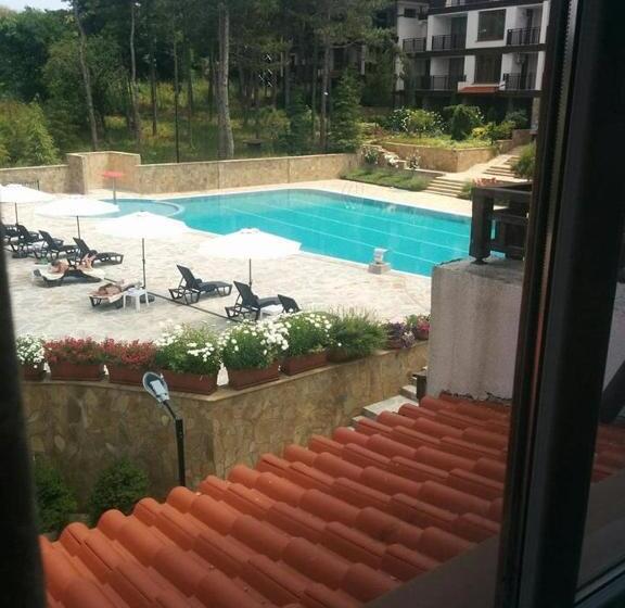 سوییت با چشم‌انداز استخر, Limani Guest House