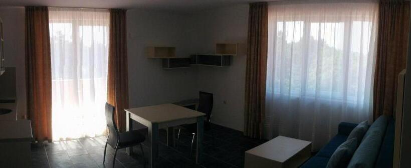 سوییت, Limani Guest House