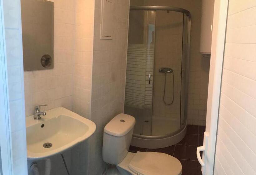 اتاق راحتی سه تخته, Limani Guest House