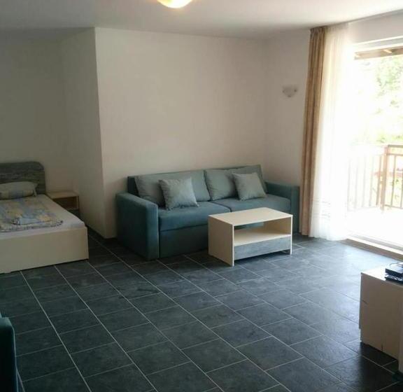 اتاق کلاسیک چهارنفره, Limani Guest House