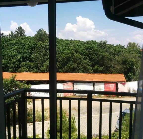 اتاق استاندارد سه نفره, Limani Guest House