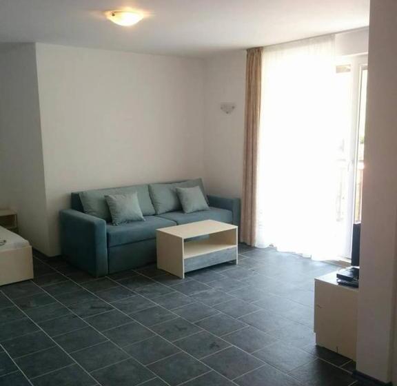 اتاق راحتی سه تخته, Limani Guest House