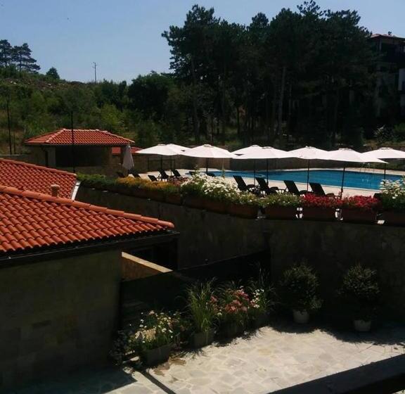 اتاق راحتی سه تخته, Limani Guest House