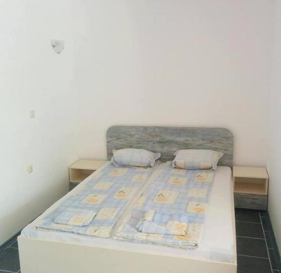 اتاق راحتی سه تخته, Limani Guest House