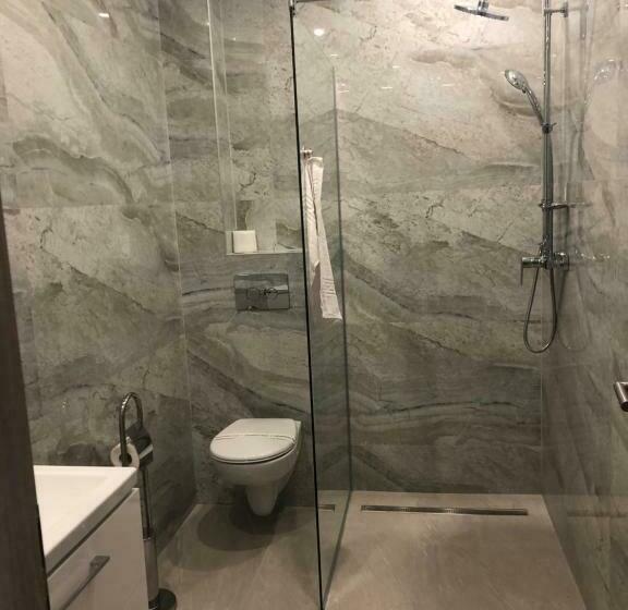 标准间, Sub Cetate