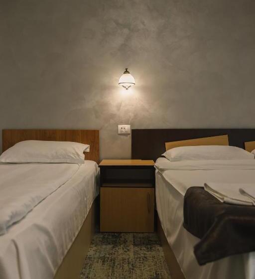 经济型三人房间, Sub Cetate