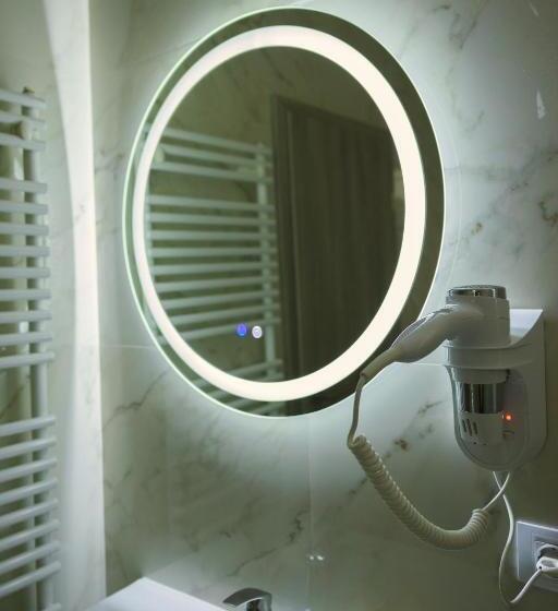 经济型三人房间, Sub Cetate