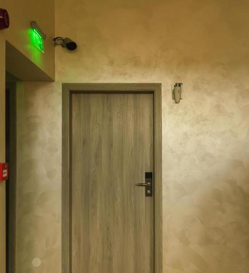 标准间, Sub Cetate