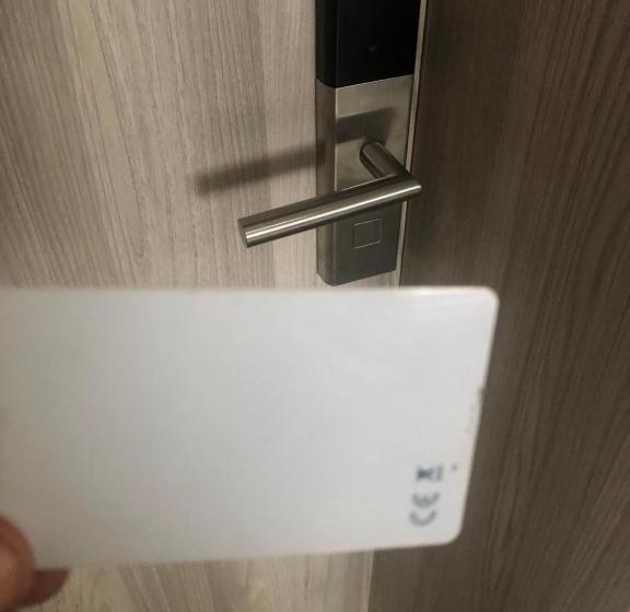 经济型三人房间, Sub Cetate