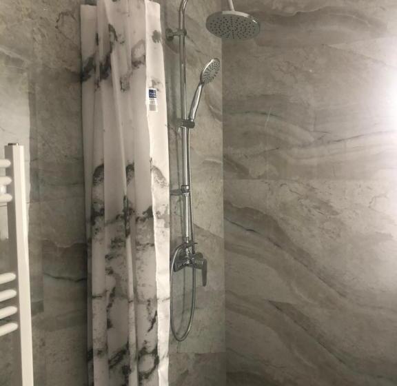 家庭工作室, Sub Cetate