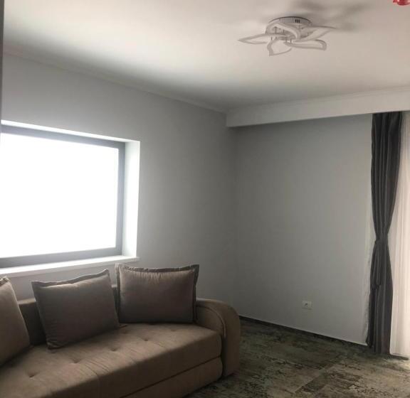 家庭工作室, Sub Cetate