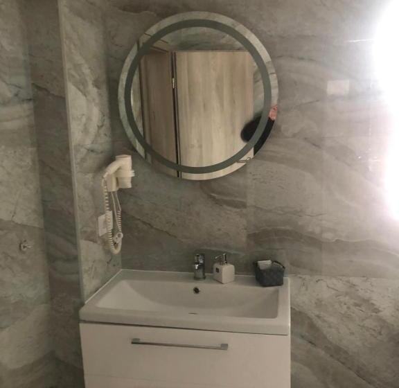 家庭工作室, Sub Cetate