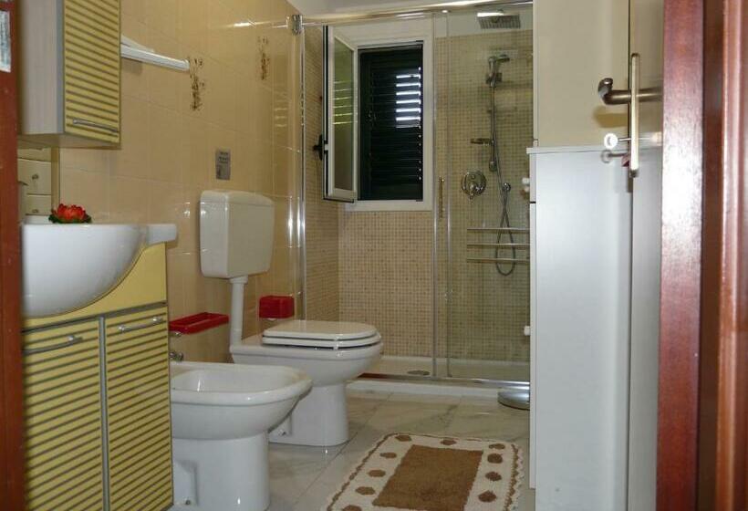 带花园景观的标准三人间, Villa Yucca