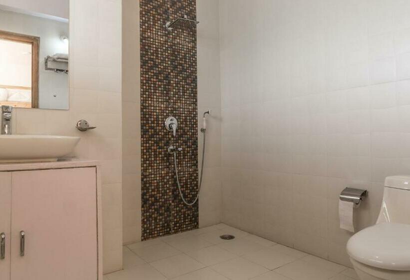 غرفة قياسية مطلة على الجبل, Ree Hostel