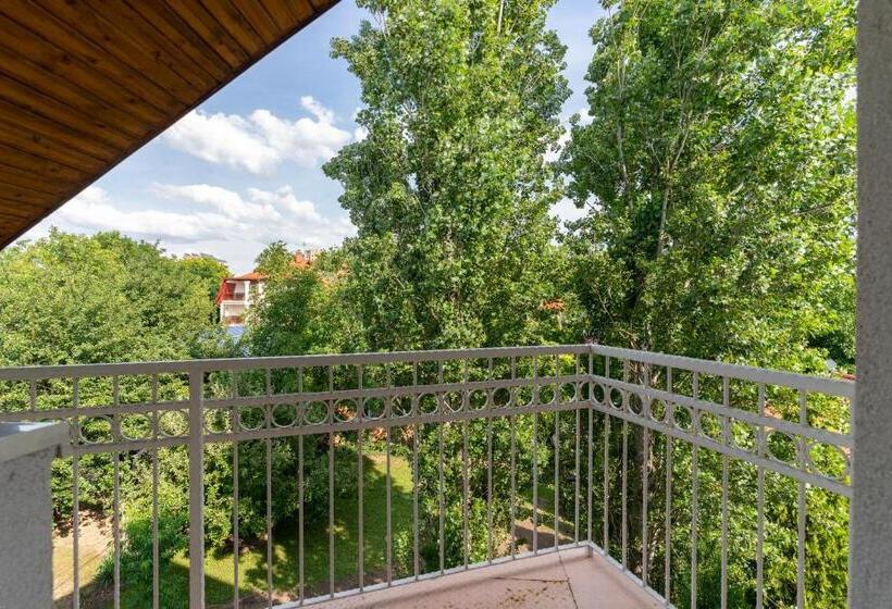 Standardrum, Izabella Panzio