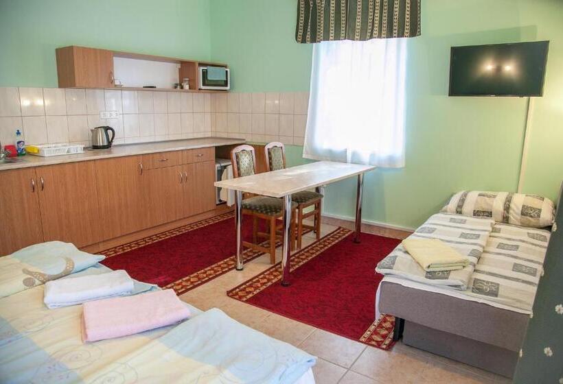 Familjerum, Izabella Panzio