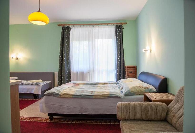 Familjerum, Izabella Panzio