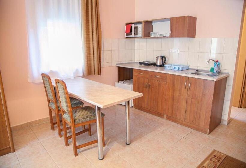 Standardrum med Balkong, Izabella Panzio