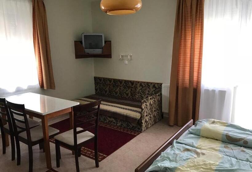 Standardrum med Balkong, Izabella Panzio