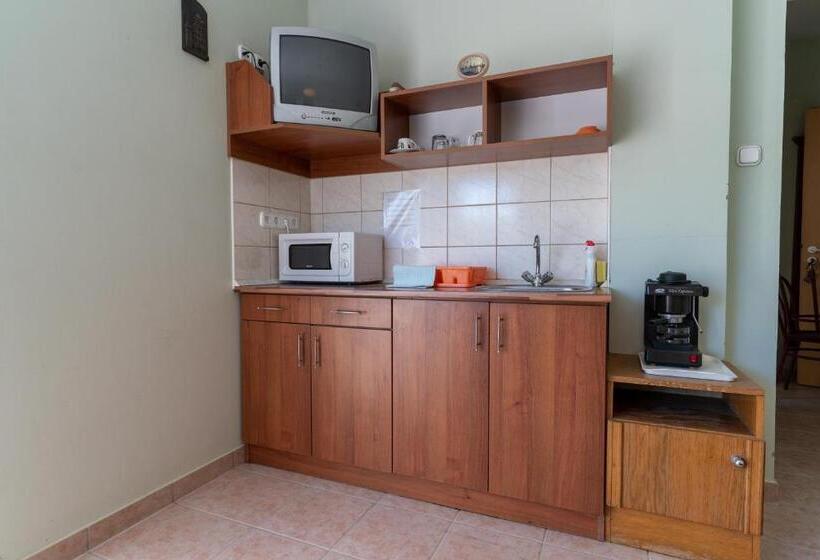 Standardrum med Balkong, Izabella Panzio